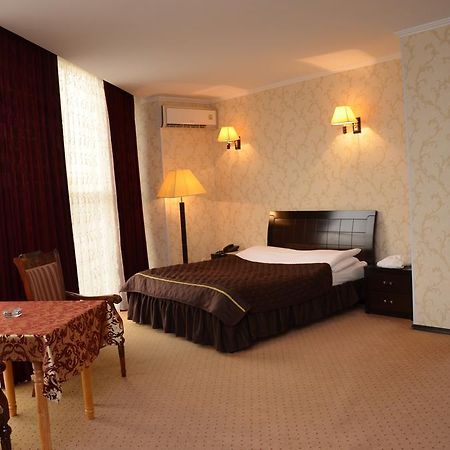 Golden Palace Hotel Aqtau Esterno foto
