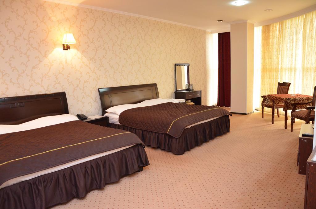 Golden Palace Hotel Aqtau Esterno foto