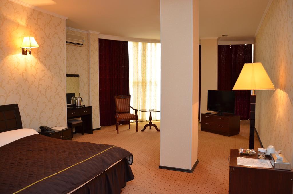 Golden Palace Hotel Aqtau Esterno foto