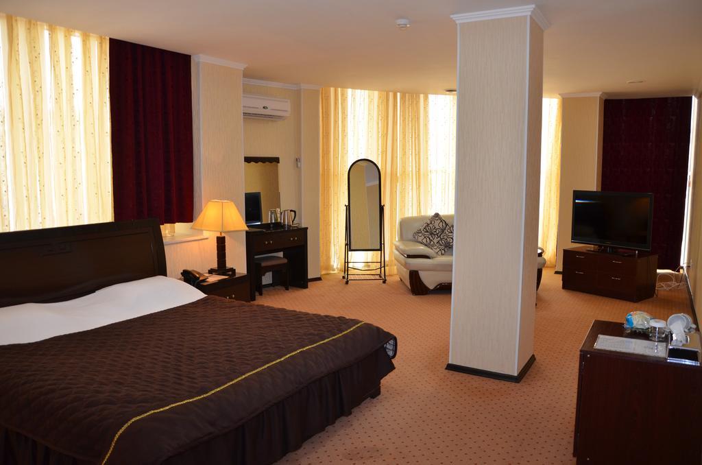 Golden Palace Hotel Aqtau Esterno foto